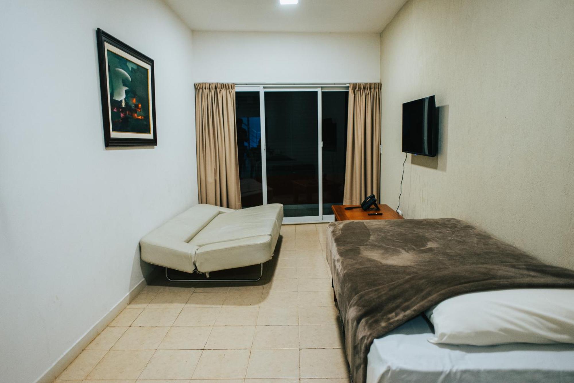 Irova Apart Hotel Posadas Eksteriør billede